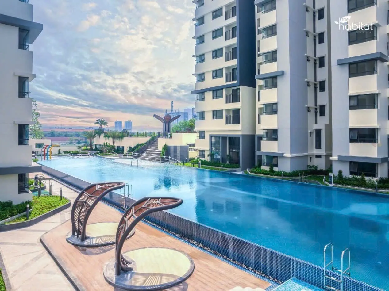 Hồ bơi vô cực nhìn lên các block căn hộ Habitat Bình Dương