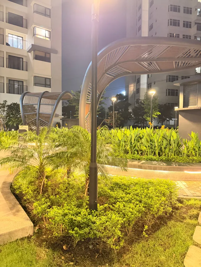 Mái che hình lá và đèn trụ, Habitat Bình Dương